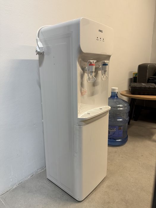 Кулер для воды 10000 тенге