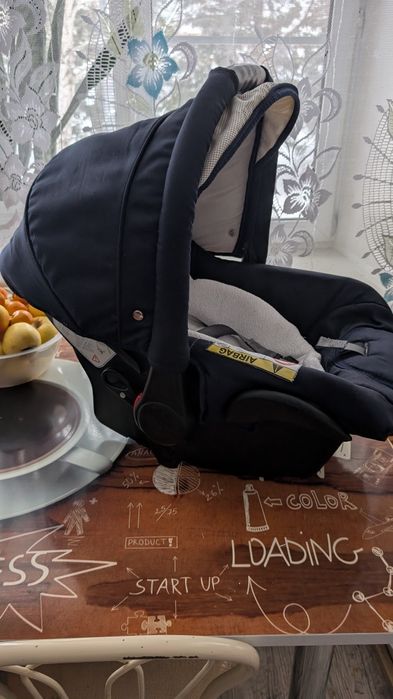 Продам автокресло 0+