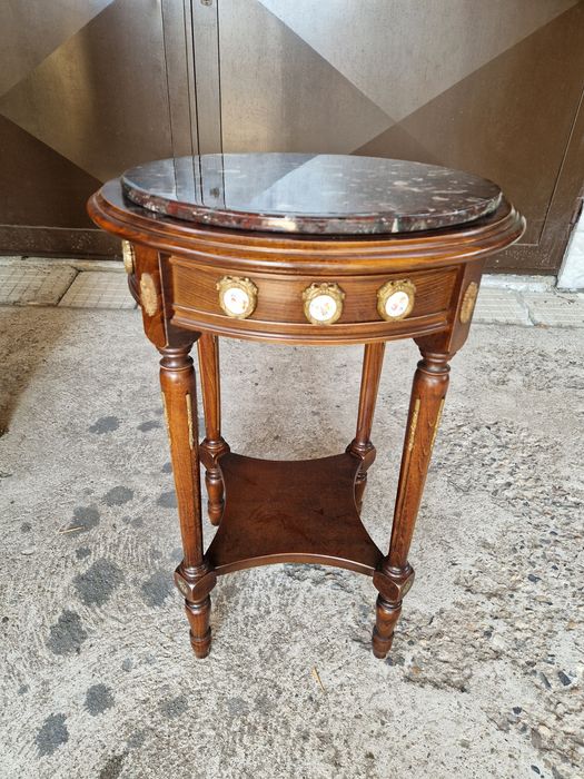 Страхотна антикварна френска дървена масичка с мраморен плот