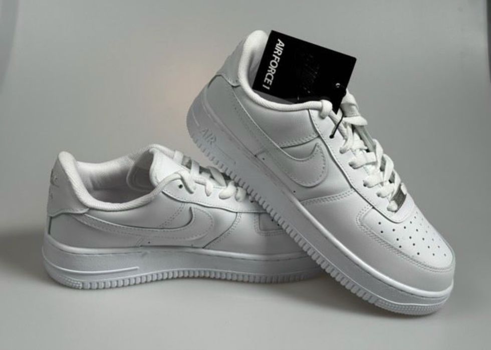 Обувки на едро 36-44н) Nike Air Force 1 07' Triple White Classic на едро