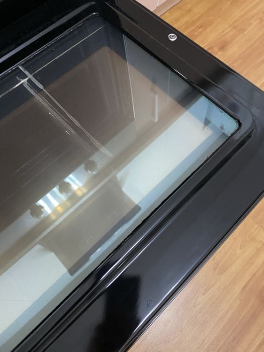 Духовка Indesit.