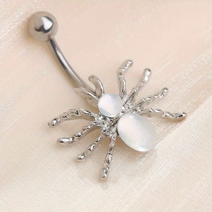 Пирсинг в пупок.