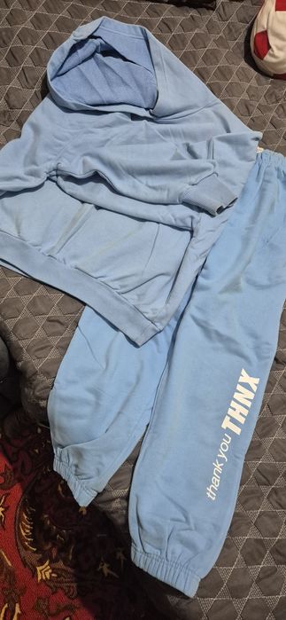 Костюм спортивный голубой.