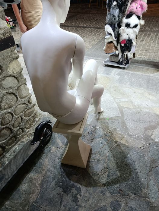 Много запазени манекени мъжки и женски