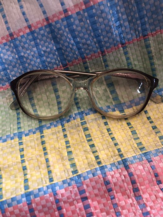 Vand ochelari de vedere ca noi