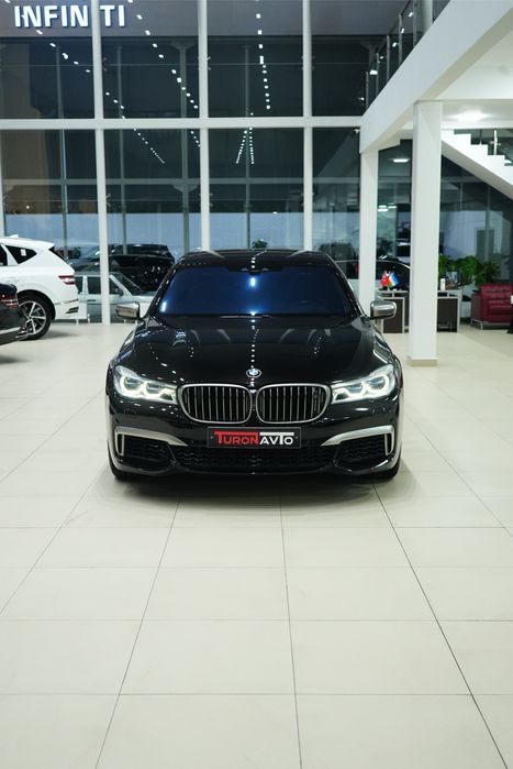 BMW M760Li V12 xDrive
