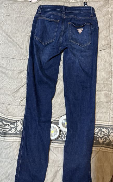 Сини дънки на Guess