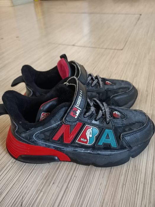 Продам кроссовки