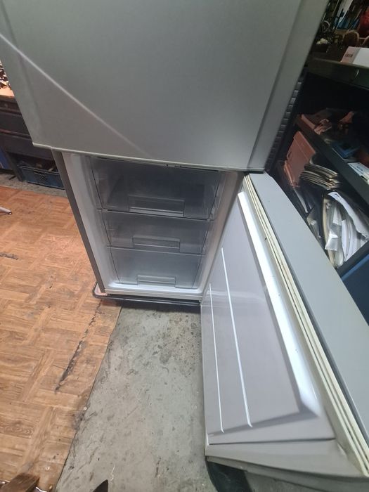 Хладилник с фризер Samsung