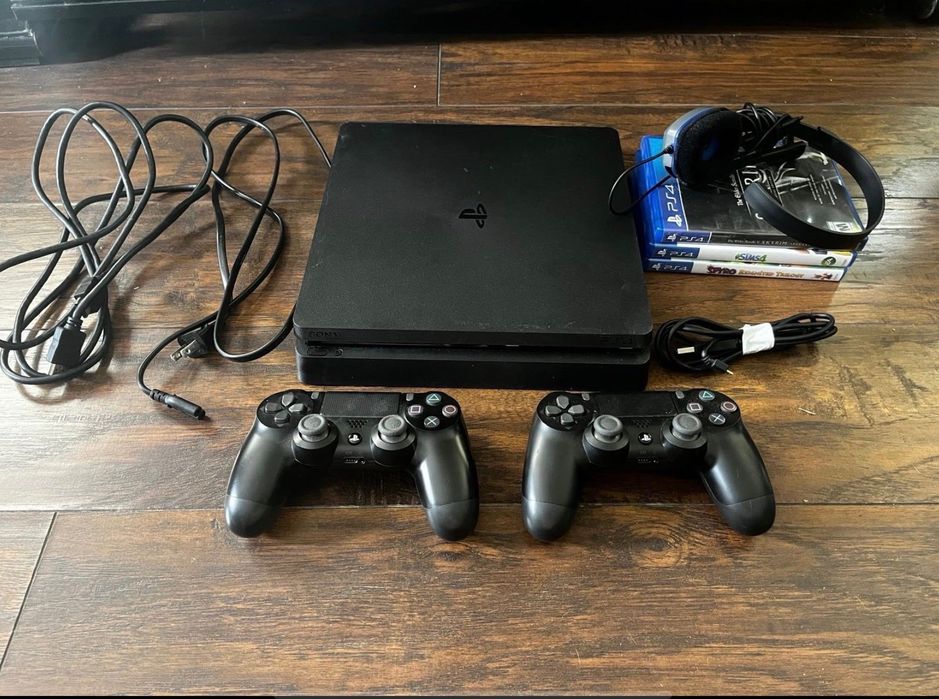 PS4 + 2 джойстика | В отличном состоянии | Spider man