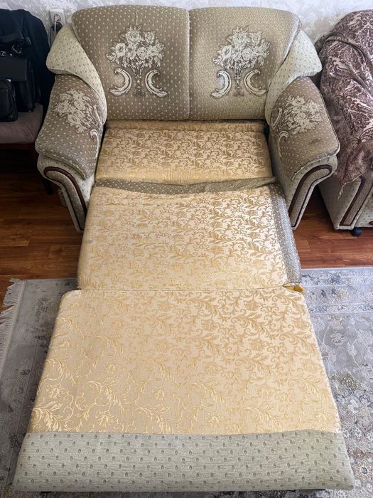 Диваны спальный и кресло