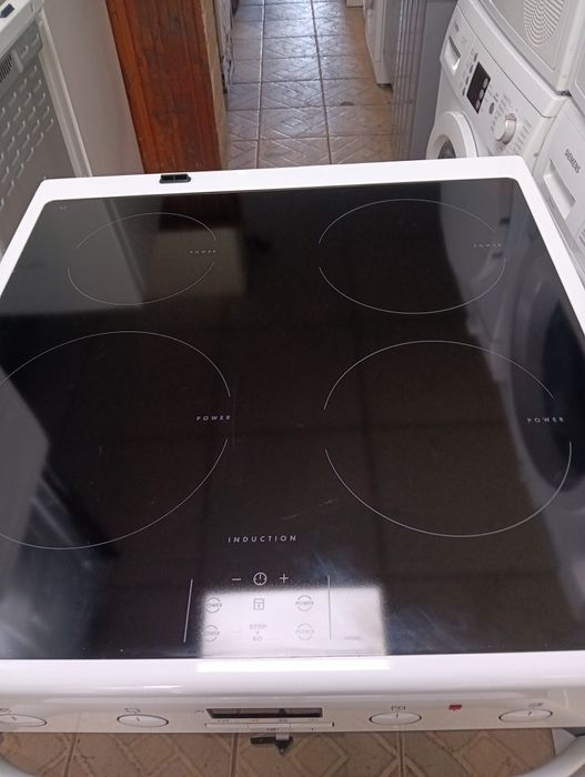 Свободно стояща печка с индукционни котлони VOSS  Electrolux Гаранция