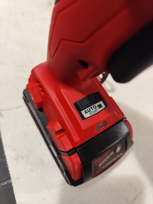 Акумулаторен безчетков винтоверт за гипсокартон Милуоки Milwaukee + 2A