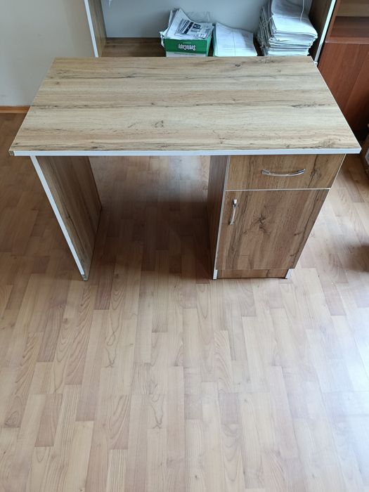 Продам офисные шкафы и столы