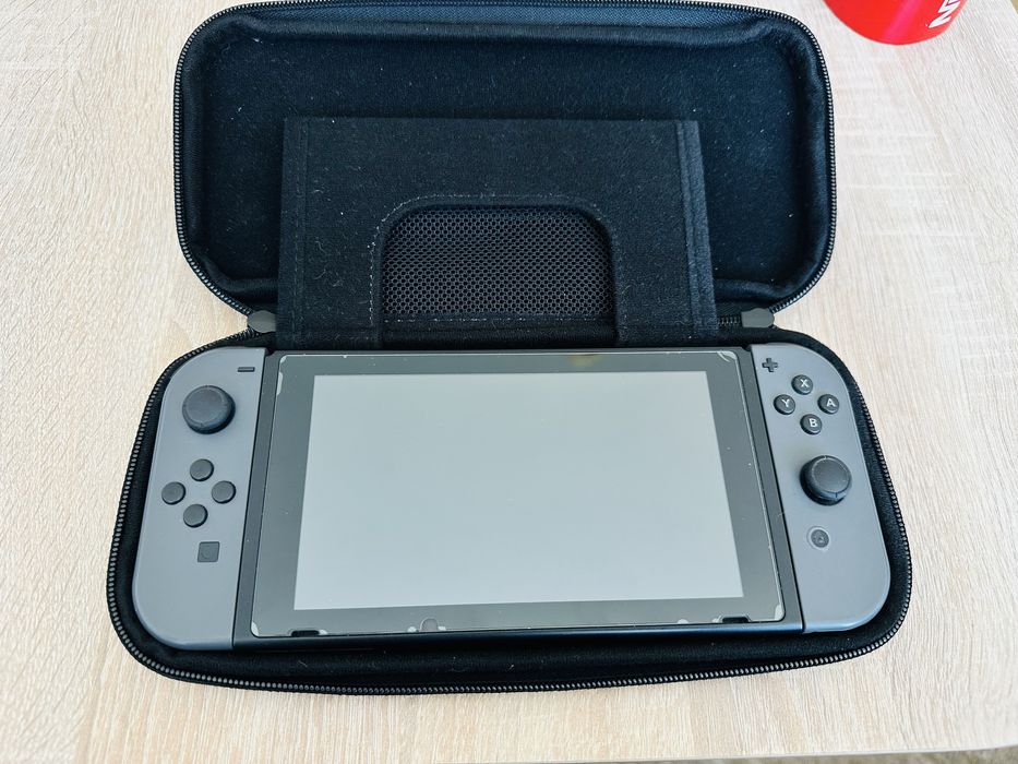 Nintendo Switch Hac-001 пълен комплект
