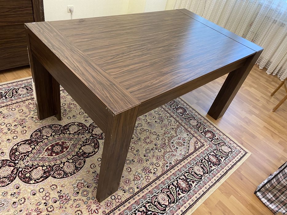 Стол для гостиной.