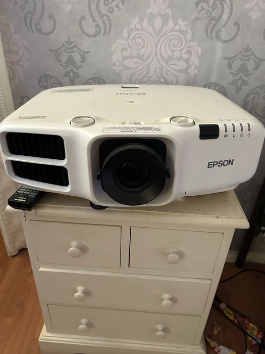 Videoproiector  Epson profesional
