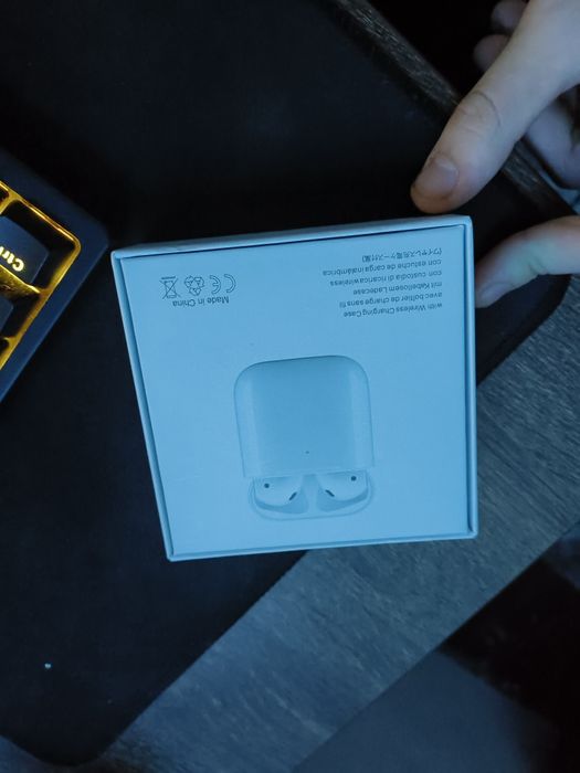 Vând căști airpods 1