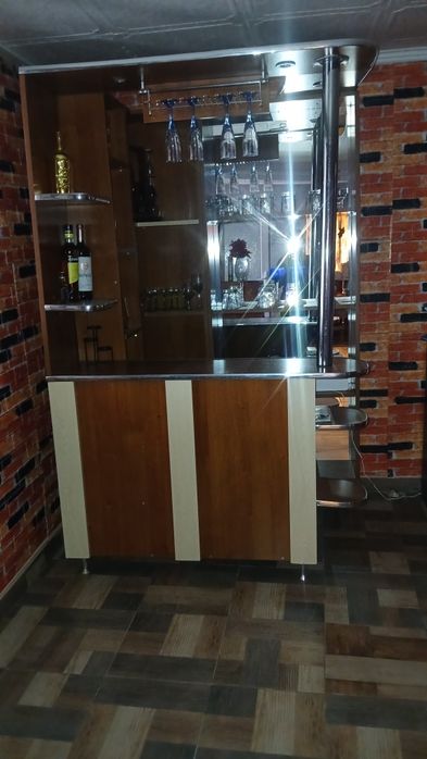 Vând bar in stare buna