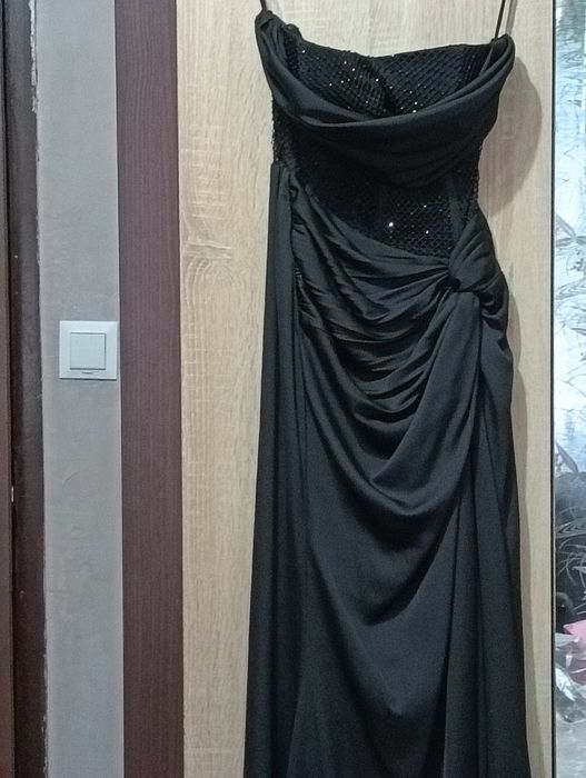 Дълга копринена бална рокля