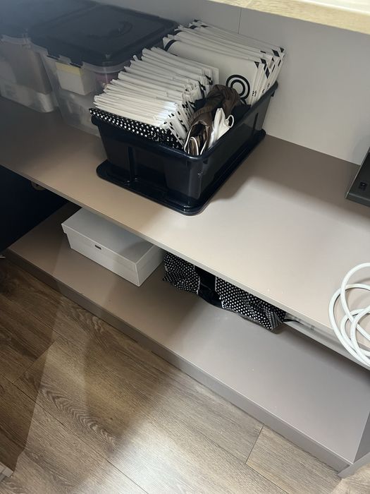 Угловой стол с хранением