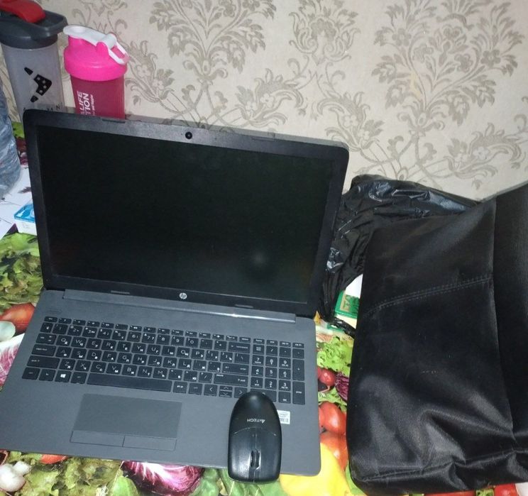 — HP Laptop Noutbuk sotiladi hlati zoʻr olinganiga 1 yil boʻgan