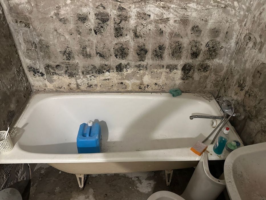 Ванна , унитаз, умывальник