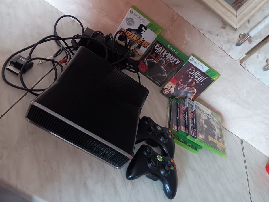 Xbox cu 2 joystick 512 gb