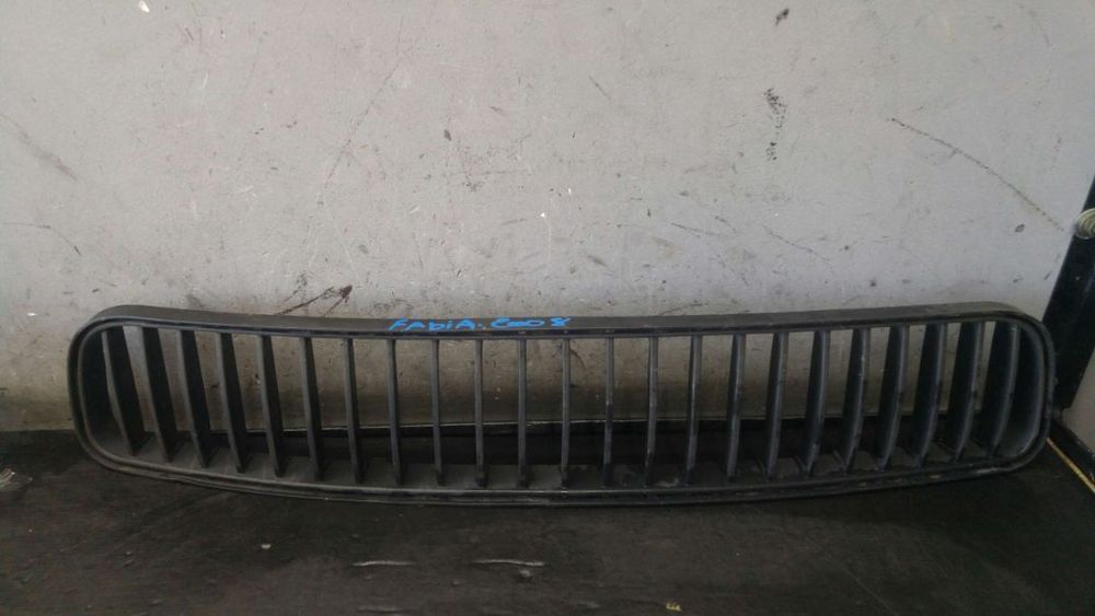 Grila centrala bara fata skoda fabia 2 5j