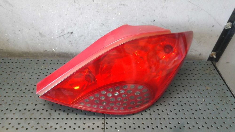 Stop tripla lampa dreapta peugeot 207 wa wc 964998658003