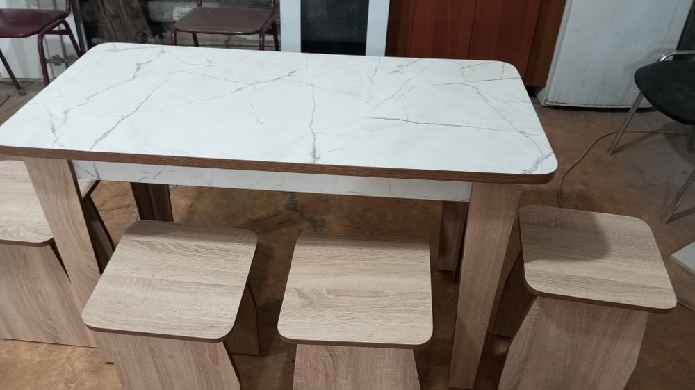 Продам Кухонный стол