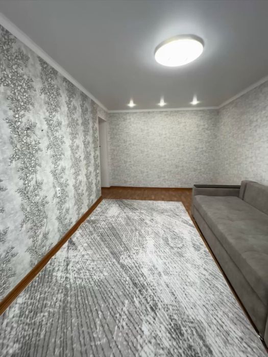 Продам квартиру район кафе весна.