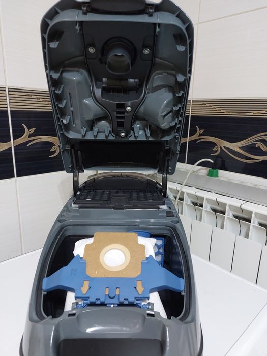 Прахосмукачка Miele Complete C3 Series 120 EcoLine