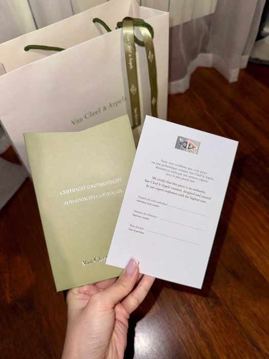 продам оригинальную упаковку от браслета VCA