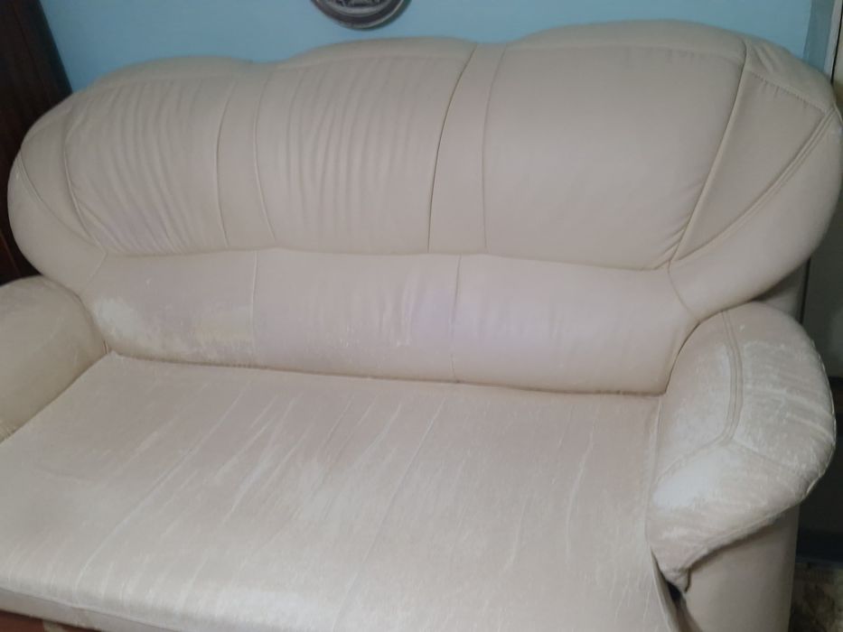 Canapea extensibilă din piele ecologică, în stare bună.