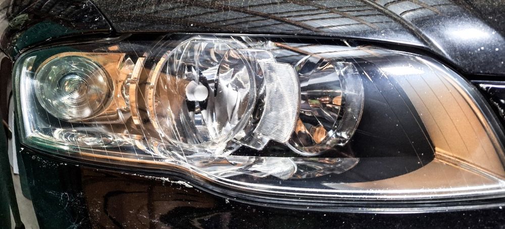 Ofer servicii profesionale de polish farurii