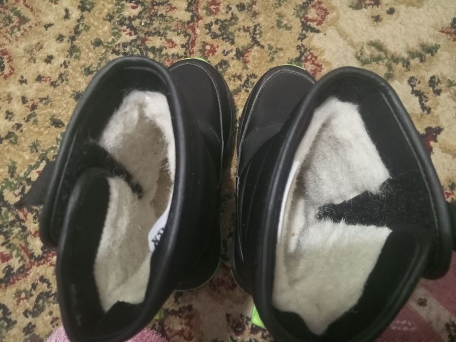 Продам детские сапоги "дутики"