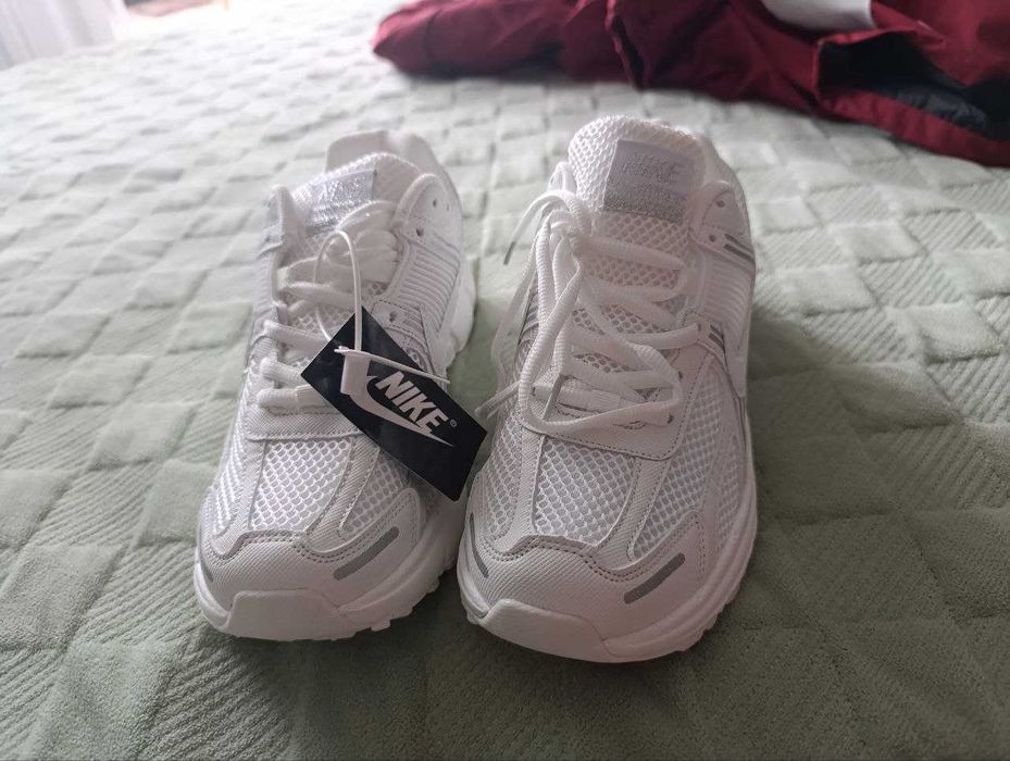 Кроссовки Nike размер 40