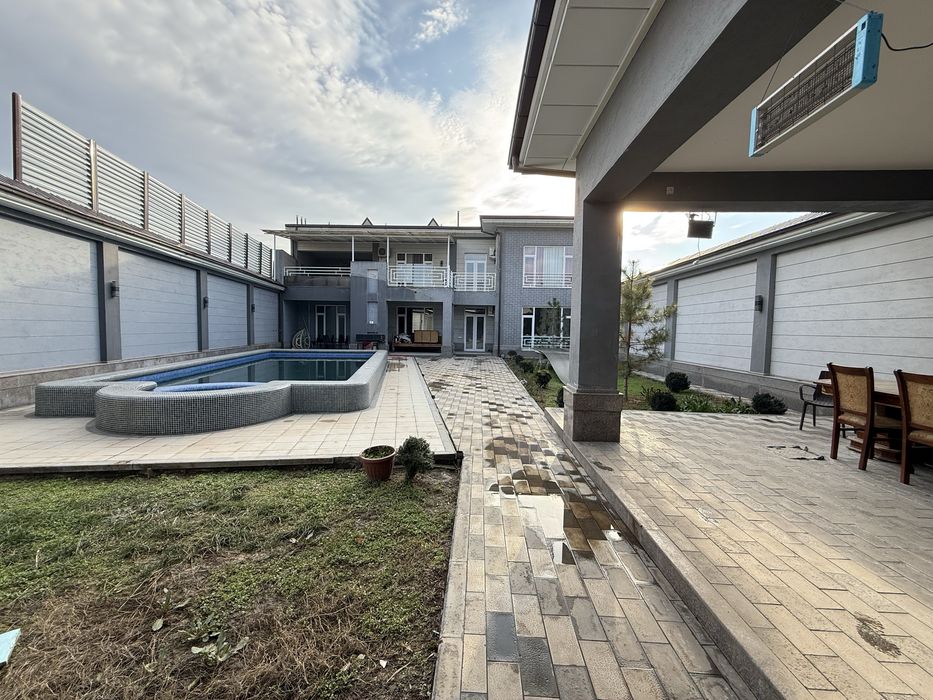 Qasr hovli Nurafshon