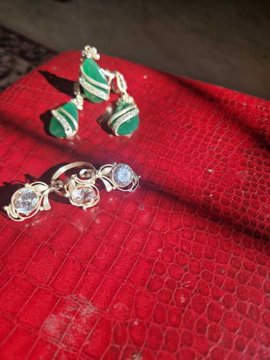Продам серебряные наборы срочно