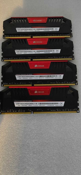 Vand 32GB RAMI DDR3 (4x8) CORSAIR pe 2400 MHZ