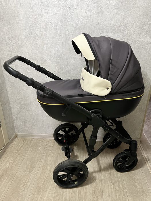 Продам коляску 3 в 1