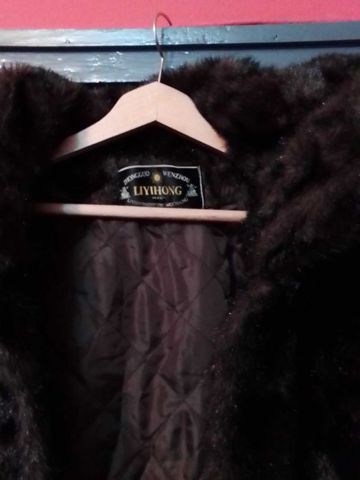 Зимно палто от еко кожа с косъм