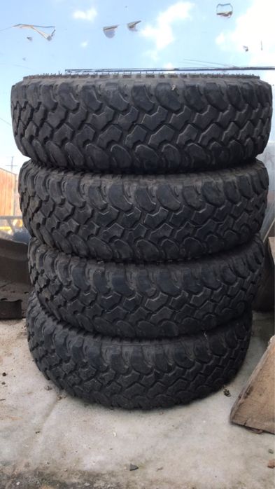 Продам резину грязевую 225/75 r16