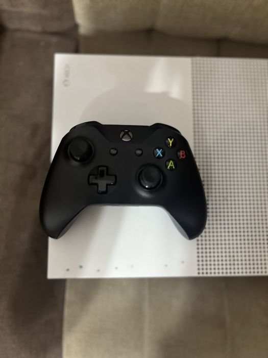 Xbox One S + controler negru nou