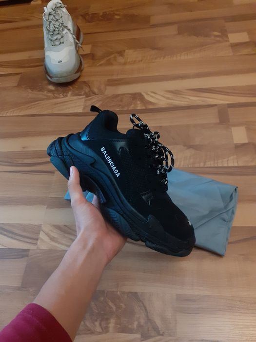 Balenciaga triple s black