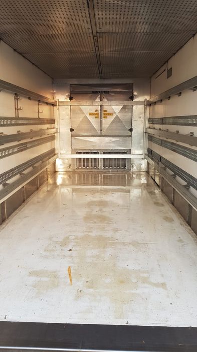 Vând container izoterma frigorific