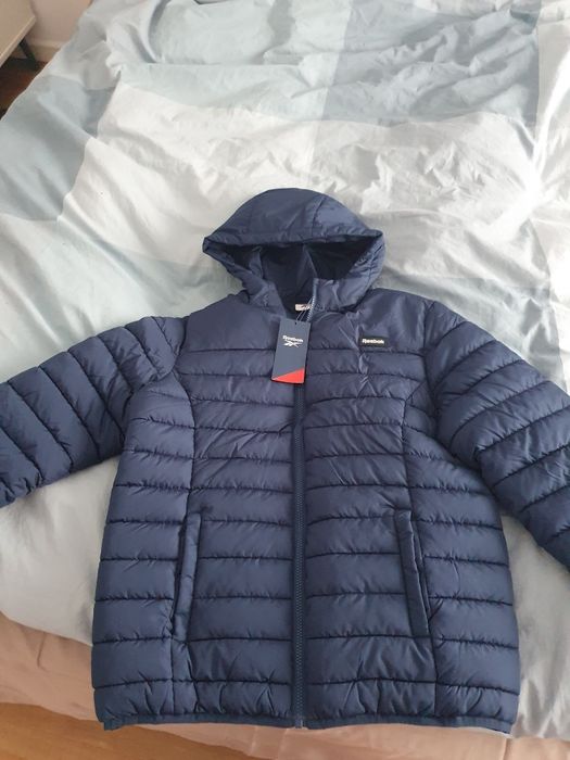 Geaca Reebok cu eticheta