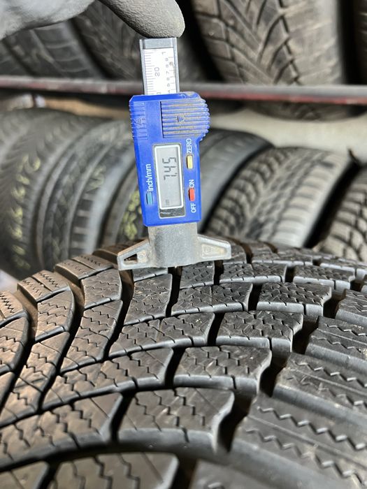 O anvelopa 225/55/17 Bridgestone si Continental 225 55 R17