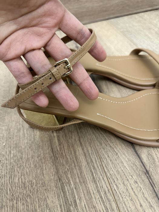 Босоножки от Zara.